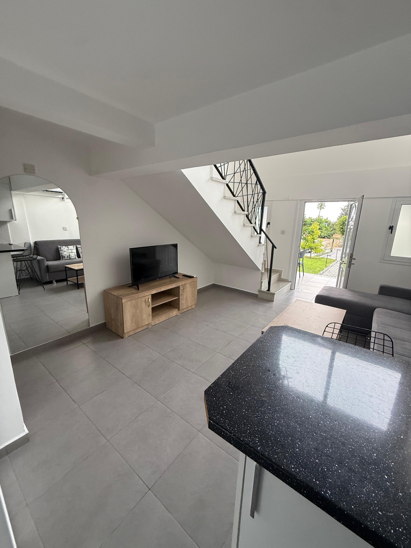 2-Bedroom Apartment in Edremit
