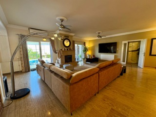 4-Bedroom Villa in Esentepe — 9